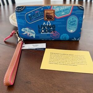 NWT Dooney & Bourke Disney DVC Vacation Club Zip Wristlet Wallet